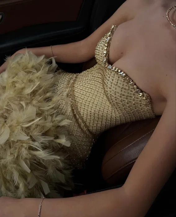 Luxurious Yellow Strapless Sequin Beaded Feathers Sheath Cocktail Dress Short Homecoming Dress cc3433