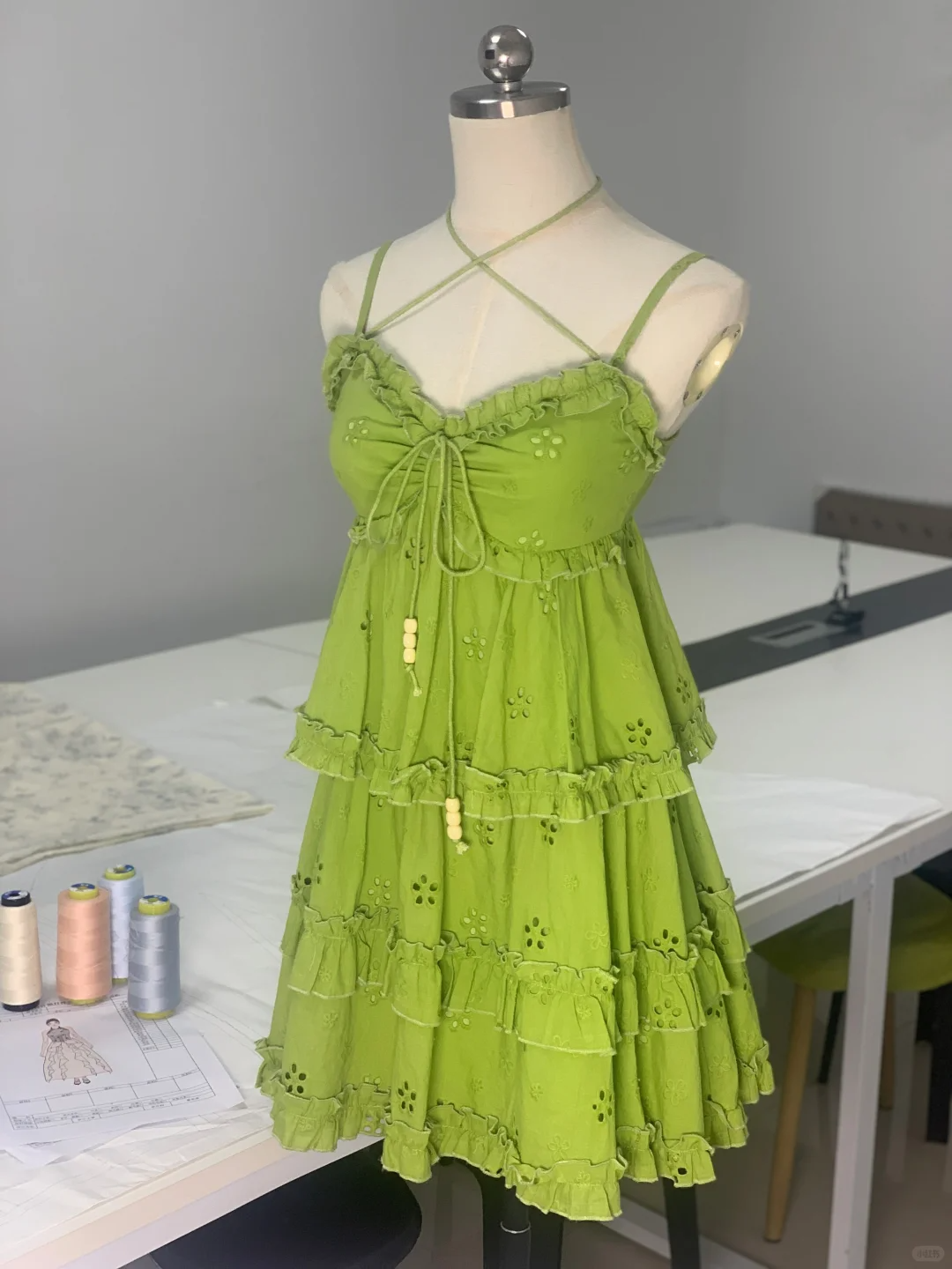 Chic Spaghetti Straps Green V Neck A Line Homecoming Dress Layered Ruffles Short Mini Party Dress cc3355