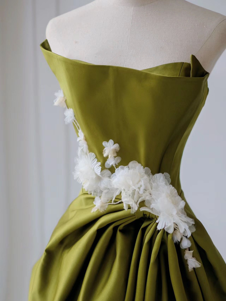 Chic Green Satin Strapless Appliques Prom Dress Long Party Evening Gown cc1545