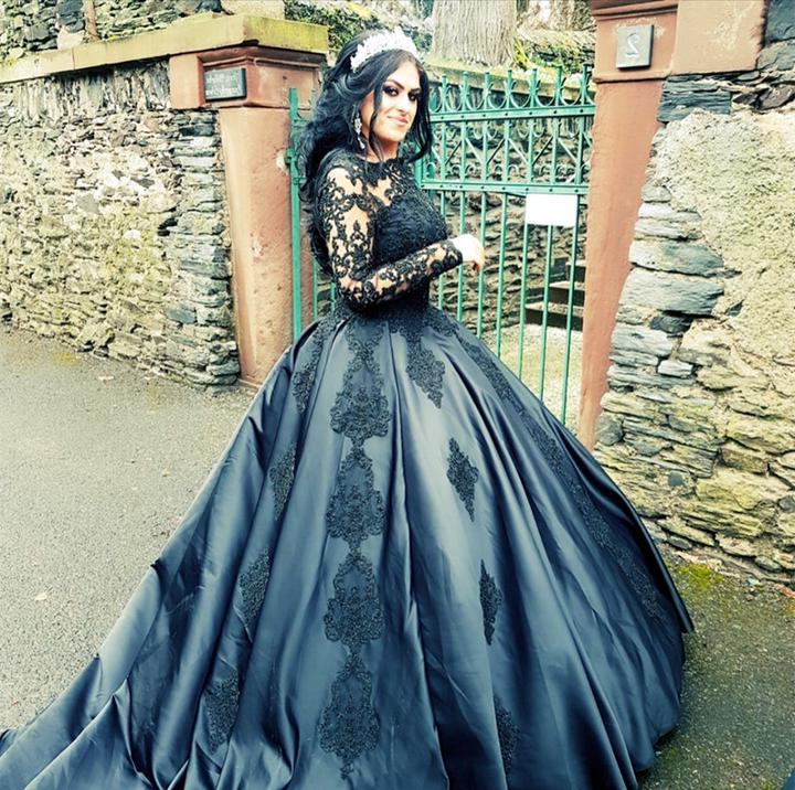 New Arrival Black Long Sleeves Satin Ball Gown Prom Dresses With Appliques cc460