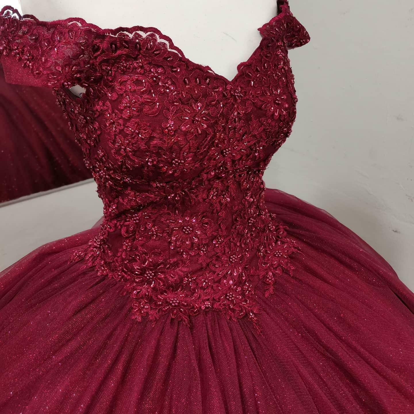 Burgundy Off the Shoulder Quinceanera Dresses Ball Gown Lace Ball Gown Sweet 16 Dress c3079