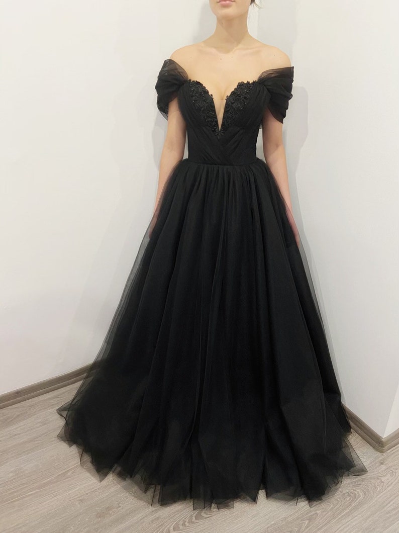 Black gothic tulle embroidery lace corset wedding gown, convertible dress with long sleeves, alternative prom dress C2161