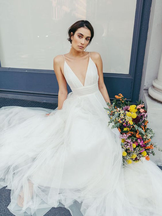 White Sleeveless V Neck Chiffon Backless Tulle Wedding Dresses , Simple Prom Dress C1374