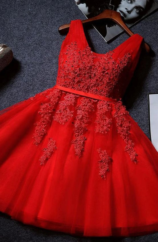 Red Lace Appliqued A-line Short Prom Dress Sexy V-neck Juniors Homecoming Dress C875